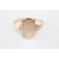 A beautiful vintage 9ct yellow gold hallmarked and engraved ladies ring