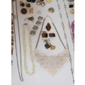 A beautiful assorted collection of jewellery including necklaces, pendants, brooches & more | RS17