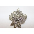 A fantastic silver metal ladies brooch w/ decorative Marcasite stones in superb condition