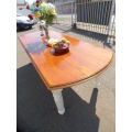 A fabulous solid Honeyed Oak top 6-8 seater dining room table, with painted turned legs. Stunning!!