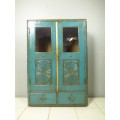 A spectacular antique cabinet in the very fashionable shabby chic look, absolutely striking!!!