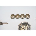 **RS17** A collection of 6x vintage ladies brooches including a rare "German - US Zone" brooch