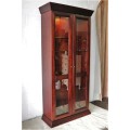 A magnificent Weylandts "Havana" double-door bookcase with glass shelves and a built-in light - WOW