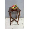 A lovely vintage Oak occasional/ display/ side table - perfect in your living area!