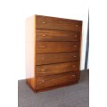 A wonderful Retro-styled 6-drawer chest of drawers w/ an uncomplicated design in awesome condition!