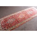 A stunning bold traditional vintage Iranian "Kashan" carpet runner (280cm x 90cm) in great condition
