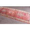 A stunning bold traditional vintage Iranian "Kashan" carpet runner (280cm x 90cm) in great condition