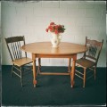 **RS17** A vintage solid oak 6-seater oval dining table/ kitchen table with gorgeous turned legs