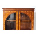 **RS17** A wonderful Mahogany double door display cabinet/ bookcase w/ stunning marquetry detailing!