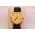 A stunning classic Raymond Weil gold plated gents quartz wrist watch with a black leather strap