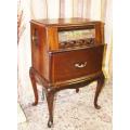 A wonderful vintage Cambridge PYE radiogram in a stylish wood cabinet in working order.