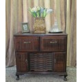 A wonderful vintage ball & claw "Murphy" radiogram in a stylish wood cabinet in working order