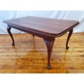 An exquisite solid Blackwood Queen Anne footed 6-seater dining table. Xmas sale