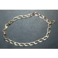 9ct Gold Bracelet ( Weights 5 Grams - 21 CM in Length )