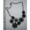 Cosutume Jewellery Item - Stunning Ladies Necklace