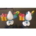 2 X Flowers + Present Smurfs ! Different Colour Variants ! Peyo GERMANY ! Smurf! Excellent Condition