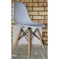 6 Wooden Leg Chairs (white)