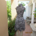 Top of the line black/grey/white patterned dress - size 8/32/S - Like new