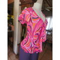 Lovely multi coloured v neck summer top with capped sleeves - Size 8/32/S - Like New