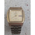 Collectors square dial automatic Seiko Gents watch with date and day at three value R3499.00