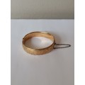 Vintage Collectors 9ct gold metal core bangle with safety chain