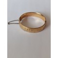 Vintage Collectors 9ct gold metal core bangle with safety chain