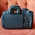 Canon 700d slr camera