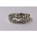 A LOVELY GREAT QUALITY SOLID STERLING SILVER RING WITH HEART AND FLORAL DECORATION ...BAIE MOOI !!