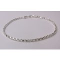 AN ELEGANT SOLID STERLING SILVER BRACELET WITH A REMARKABLE STYLISH PATTERN
