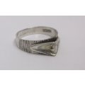 WICKED FIND !! AN UNUSUAL VINTAGE SOLID SILVER RING WITH A POINTY FACE...DANGEROUS...