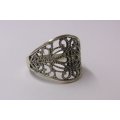 A FANTASTIC INTRICATELY DETAILED SOLID STERLING SILVER FILIGREE TYPE RING ...STUNNER !!!
