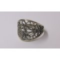 A FANTASTIC INTRICATELY DETAILED SOLID STERLING SILVER FILIGREE TYPE RING ...STUNNER !!!