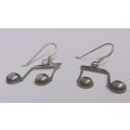 DO - RE - MI ........TOTALLY COOL VINTAGE SOLID STERLING SILVER MUSICAL NOTES DANGLING EARRINGS ...