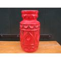 BRILLIANT RARE FIND ! A GORGEOUS VINTAGE WEST GERMAN ""BAY POTTERY"" VASE IN STRIKING RED !! MARKED