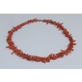 GREAT FIND !! A STUNNING VINTAGE GENUINE CORAL NECKLACE WITH 9CT GOLD CLASP !! WOW !!