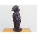 A CHARACTERFUL VINTAGE AFRICAN WOOD CARVING OF A FISHERMAN WITH AMAZING DETAIL !! HEAVY PIECE !!