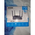 DIR-825 AC1200 Wi-Fi Gigabit Router