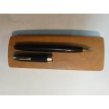 Vintage Sheaffer fountain pen in original  case