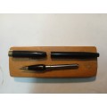 Vintage Sheaffer fountain pen in original  case