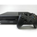 XBOX 1 CONSOLE 500GB WITH 2 REMOTES PLUS 2XGAMES