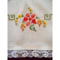 Palest lemon place mat hand embroidered cheerful flowers - good vintage cond 56cmx38.5cm