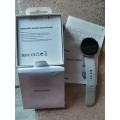 SAMSUNG GALAXY ACTIVE SMART WATCH WITH BOX AND ACCESSORIES - MODEL SM-R500