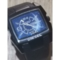 DIESEL MENS WATCH WITH DAY/DATE FUNCTION IN EXCELLENT WORKING CONDITION