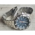 BIG AND BOLD MENS WATCH IN EXCELLENT WORKING CONDITION