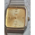 VINTAGE SEIKO MENS 21 JEWELS WATCH - RUNS AND STOPS