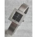 STUNNING LADIES WIN INTERNATIONAL ALL STAINLESS STEEL WATCH IN EXCELLENT WORKING CONDITION