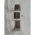STUNNING LADIES WIN INTERNATIONAL ALL STAINLESS STEEL WATCH IN EXCELLENT WORKING CONDITION