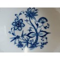 AWESOME  ZWIEBELMUSTER PORCELAIN TWIN HANDLED PLATE