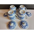 SET OF FOUR DRAGON MOTIF ORIENTAL LIDDED MUGS WITH THE MAKERS MARK AT THE BASE