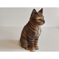 EXQUISITE VINTAGE HARVEY KNOX STRIPED CAT FIGURINE WITH GLASS EYES
